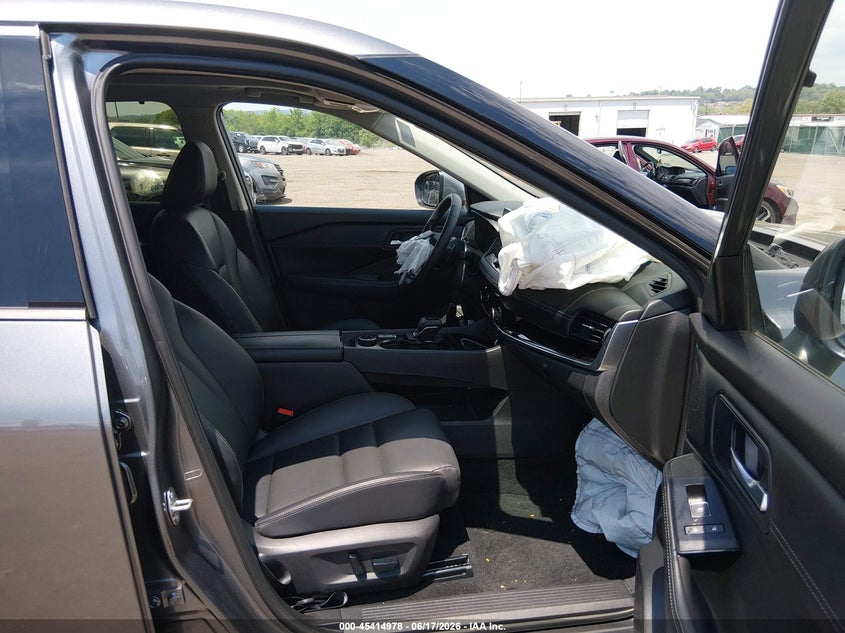 2025 Nissan Rogue VIN JN8BT3CB1SW411023 IAAI salvage auction — LEFT FRONT, Salvage Title, sold $10,800 on 2026-08-21 (photo 5)