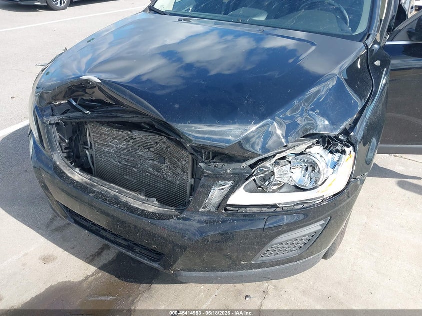 2011 Volvo Xc60 VIN YV4952DZ6B2138952 IAAI salvage auction — FRONT END, Clear (Indiana), sold $775 on 2026-07-17 (photo 6)