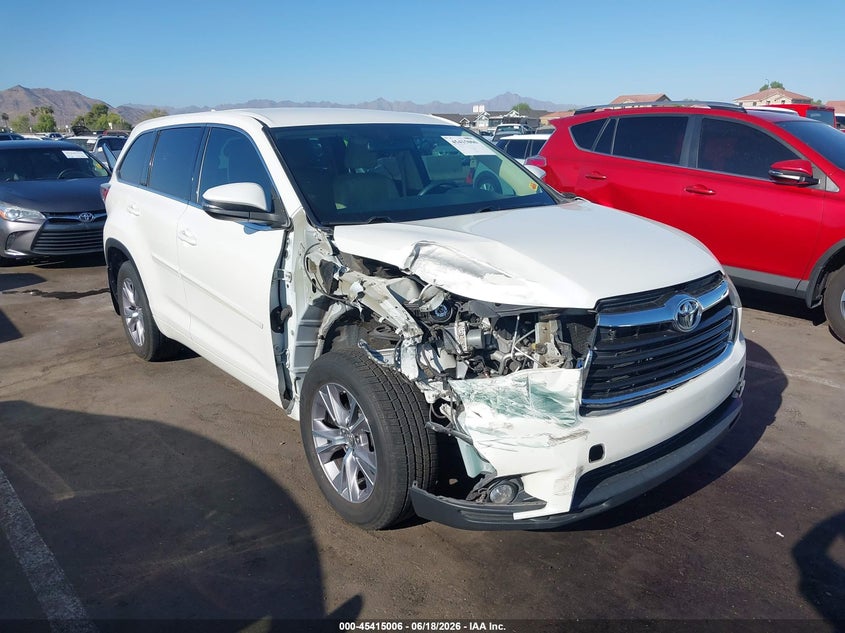 2015 Toyota Highlander VIN 5TDBKRFH1FS105379 IAAI salvage auction — RIGHT FRONT, Salvage Title, sold $4,700 on 2026-07-23 (photo 1)