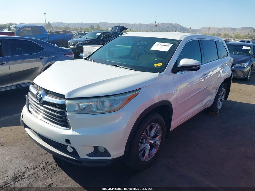 2015 Toyota Highlander VIN 5TDBKRFH1FS105379 IAAI salvage auction — RIGHT FRONT, Salvage Title, sold $4,700 on 2026-07-23 (photo 2)