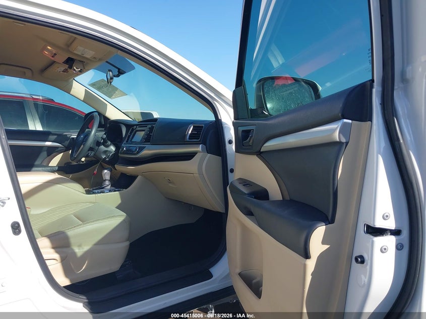 2015 Toyota Highlander VIN 5TDBKRFH1FS105379 IAAI salvage auction — RIGHT FRONT, Salvage Title, sold $4,700 on 2026-07-23 (photo 5)