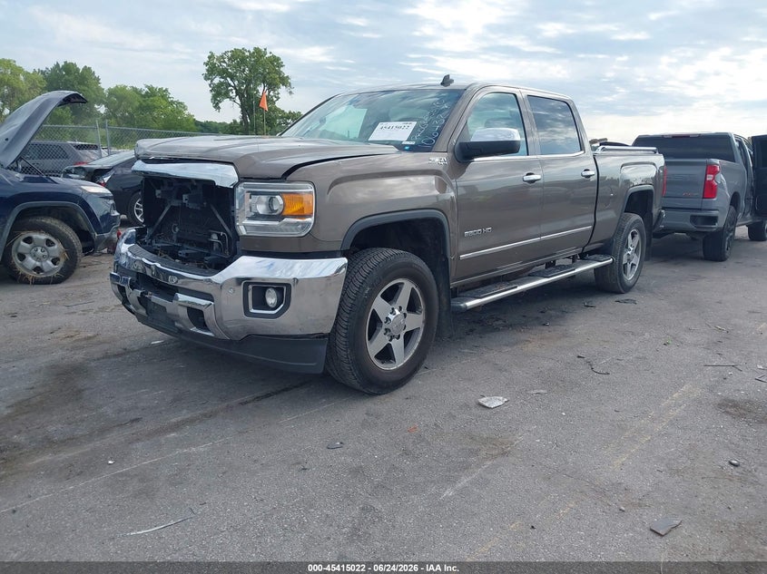 2015 Gmc SIERRA VIN 1GT12ZEG0FF106432 IAAI salvage auction — RIGHT FRONT, Salvage (Iowa), sold $3,800 on 2026-07-28 (photo 2)