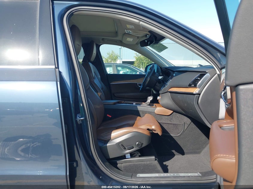 2019 Volvo Xc90 VIN YV4A22PL1K1499203 IAAI salvage auction — SIDE, Salvage Title, sold $12,100 on 2026-07-26 (photo 5)