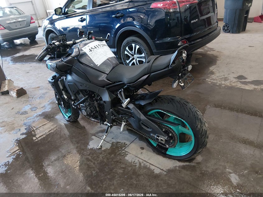 2024 Yamaha VIN JYARN79E3RA001310 IAAI salvage auction — FRONT END, Salvage Title, sold $5,400 on 2026-08-25 (photo 3)