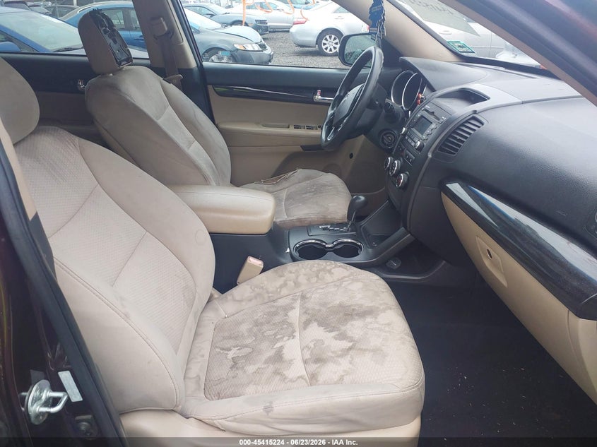 2011 Kia Sorento VIN 5XYKTDA24BG166090 IAAI salvage auction — NORMAL WEAR, Clear (New Jersey), sold $775 on 2026-07-29 (photo 5)
