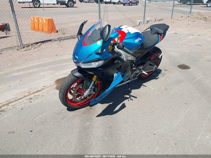 2026 Aprilia Rs VIN ZD4XGUA00TS000741 IAAI salvage auction — SIDE, Salvage Title, sold $2,950 on 2026-09-22 (photo 2)