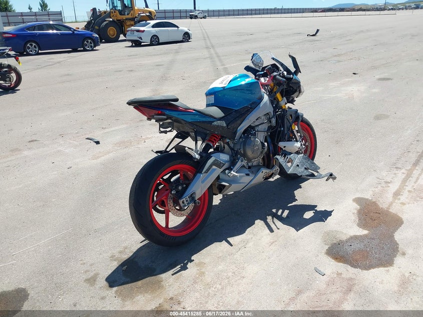 2026 Aprilia Rs VIN ZD4XGUA00TS000741 IAAI salvage auction — SIDE, Salvage Title, sold $2,950 on 2026-09-22 (photo 4)