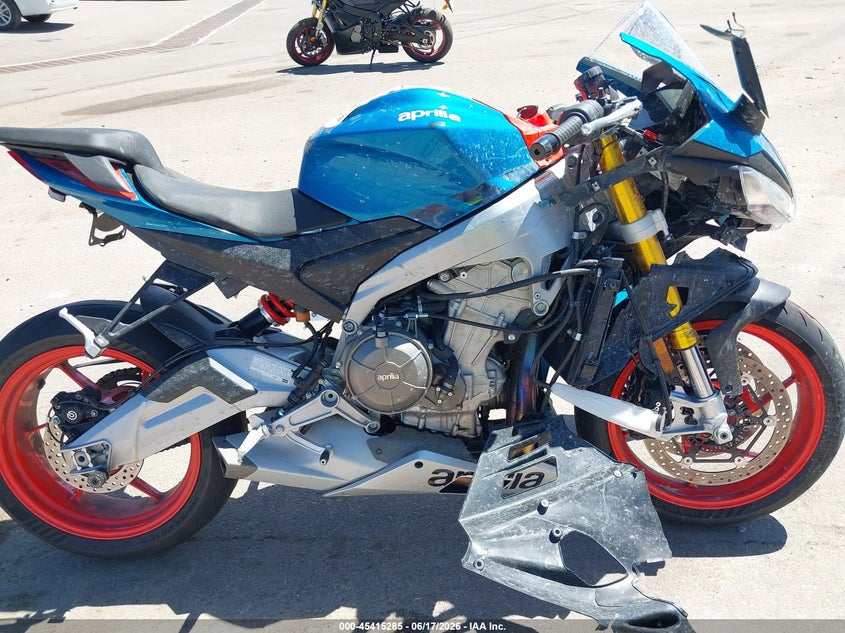 2026 Aprilia Rs VIN ZD4XGUA00TS000741 IAAI salvage auction — SIDE, Salvage Title, sold $2,950 on 2026-09-22 (photo 8)