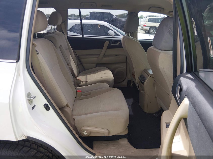 2011 Toyota Highlander VIN 5TDBK3EH1BS049923 IAAI salvage auction — REAR END, Salvage (Louisiana), sold $3,825 on 2026-07-29 (photo 8)