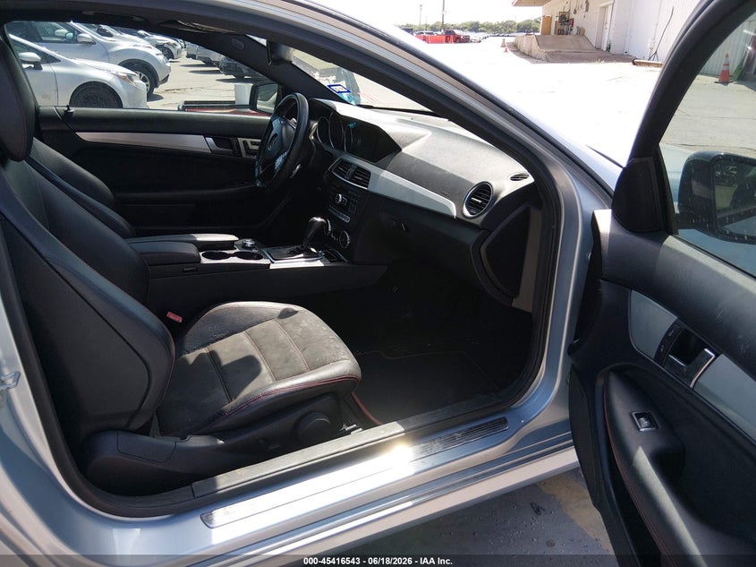 2013 Mercedes-benz C-klasse VIN WDDGJ4HB9DG030562 IAAI salvage auction — NORMAL WEAR, Original (Texas), sold $525 on 2026-07-06 (photo 5)