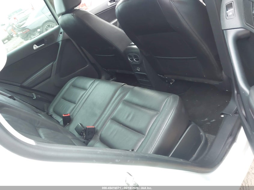 2017 Volkswagen Tiguan VIN WVGUV7AXXHK020422 IAAI salvage auction — RIGHT SIDE, Salvage (Massachusetts), sold $1,850 on 2026-07-23 (photo 8)