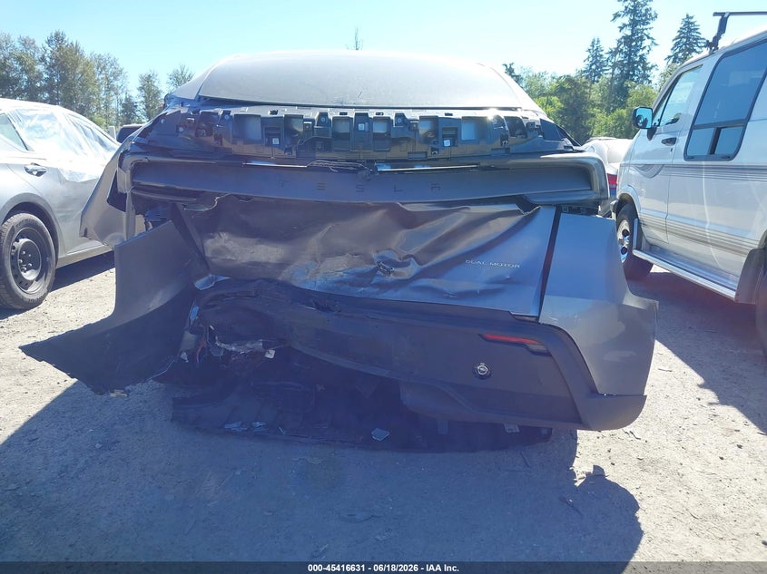 2026 Tesla Model y VIN 7SAYGDEE0TF363711 IAAI salvage auction — FRONT & REAR, Salvage Title, sold $10,025 on 2026-07-30 (photo 6)