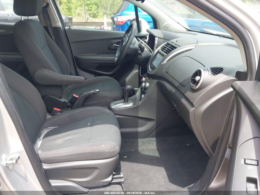 2015 Chevrolet Trax VIN KL7CJKSB1FB083369 IAAI salvage auction — LEFT & RIGHT, Salvage Title, sold $375 on 2026-07-28 (photo 5)