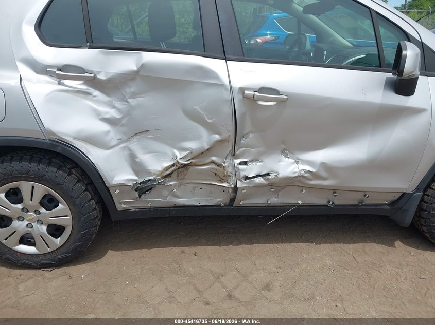 2015 Chevrolet Trax VIN KL7CJKSB1FB083369 IAAI salvage auction — LEFT & RIGHT, Salvage Title, sold $375 on 2026-07-28 (photo 6)
