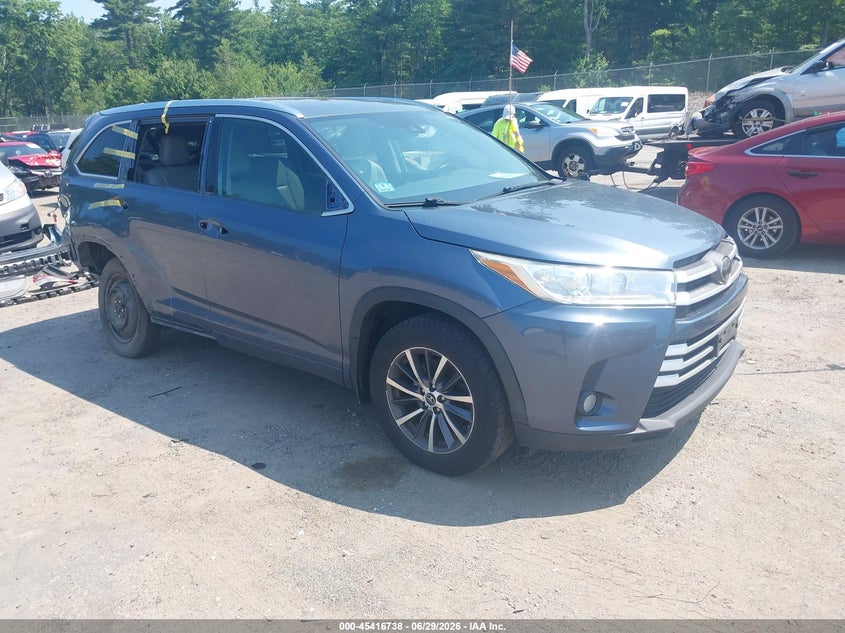 2018 Toyota Highlander VIN 5TDJZRFH1JS817942 IAAI salvage auction — RIGHT SIDE, Salvage (Massachusetts), sold $7,600 on 2026-07-24 (photo 1)