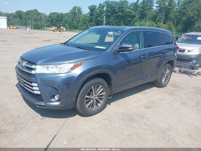 2018 Toyota Highlander VIN 5TDJZRFH1JS817942 IAAI salvage auction — RIGHT SIDE, Salvage (Massachusetts), sold $7,600 on 2026-07-24 (photo 2)