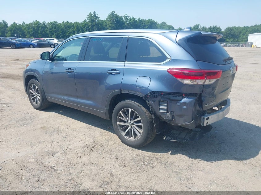 2018 Toyota Highlander VIN 5TDJZRFH1JS817942 IAAI salvage auction — RIGHT SIDE, Salvage (Massachusetts), sold $7,600 on 2026-07-24 (photo 3)