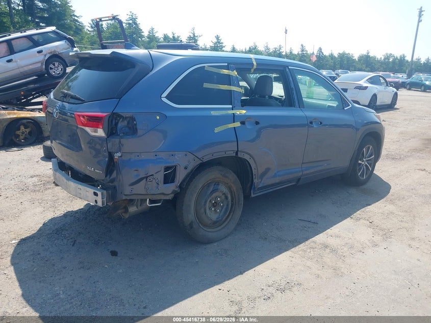 2018 Toyota Highlander VIN 5TDJZRFH1JS817942 IAAI salvage auction — RIGHT SIDE, Salvage (Massachusetts), sold $7,600 on 2026-07-24 (photo 4)