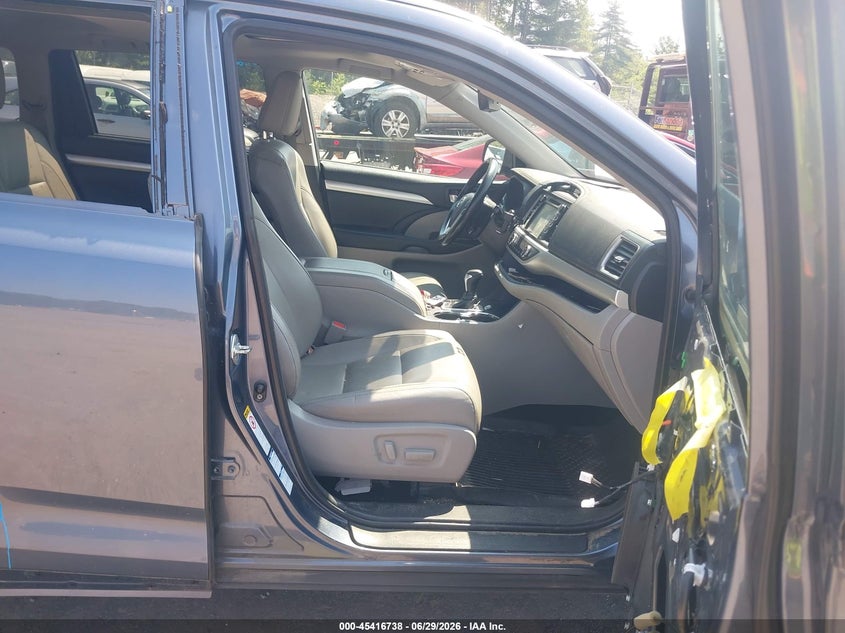 2018 Toyota Highlander VIN 5TDJZRFH1JS817942 IAAI salvage auction — RIGHT SIDE, Salvage (Massachusetts), sold $7,600 on 2026-07-24 (photo 5)
