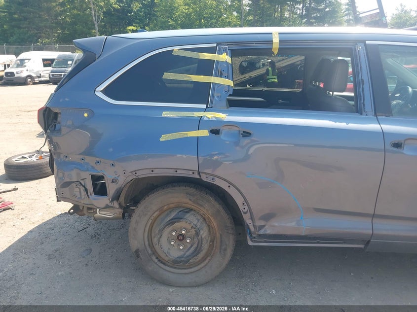 2018 Toyota Highlander VIN 5TDJZRFH1JS817942 IAAI salvage auction — RIGHT SIDE, Salvage (Massachusetts), sold $7,600 on 2026-07-24 (photo 6)