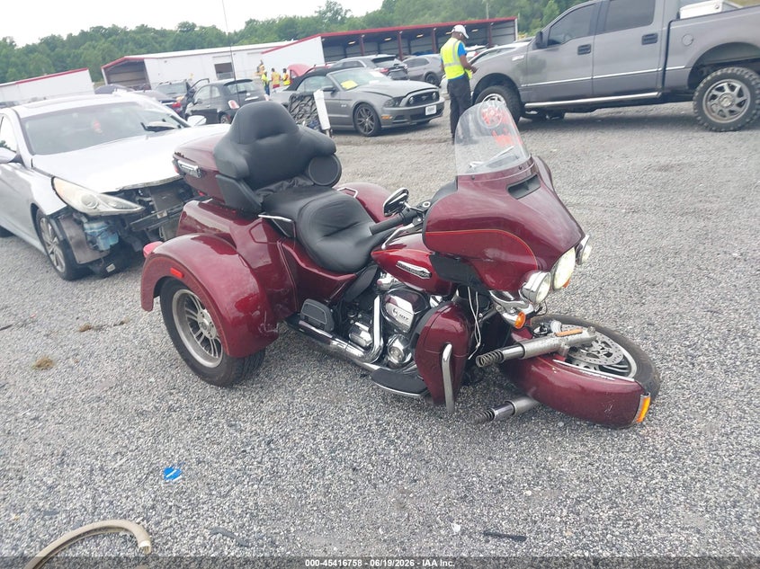 2017 Harley-davidson Tri glide ultra VIN 1HD1MAD11HB855306 IAAI salvage auction — FRONT END, Salvage (Pennsylvania), sold $7,350 on 2026-07-15 (photo 1)