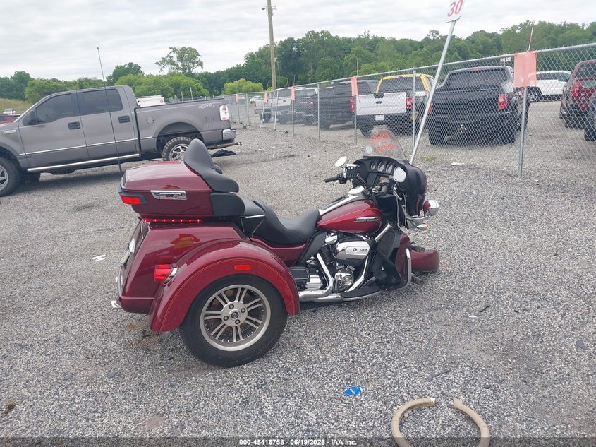 2017 Harley-davidson Tri glide ultra VIN 1HD1MAD11HB855306 IAAI salvage auction — FRONT END, Salvage (Pennsylvania), sold $7,350 on 2026-07-15 (photo 4)
