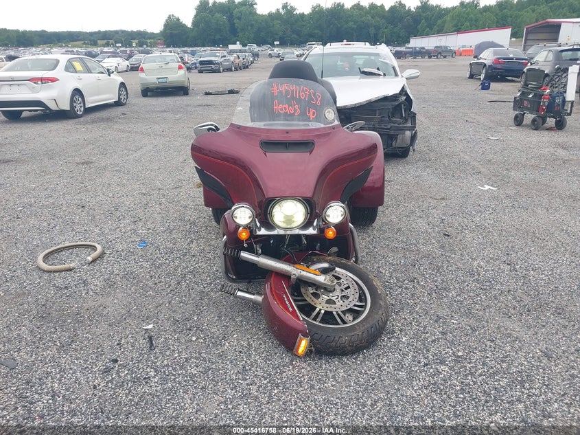 2017 Harley-davidson Tri glide ultra VIN 1HD1MAD11HB855306 IAAI salvage auction — FRONT END, Salvage (Pennsylvania), sold $7,350 on 2026-07-15 (photo 5)