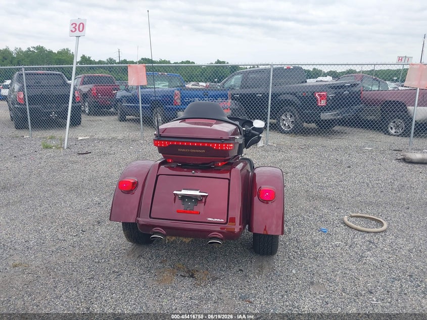 2017 Harley-davidson Tri glide ultra VIN 1HD1MAD11HB855306 IAAI salvage auction — FRONT END, Salvage (Pennsylvania), sold $7,350 on 2026-07-15 (photo 6)