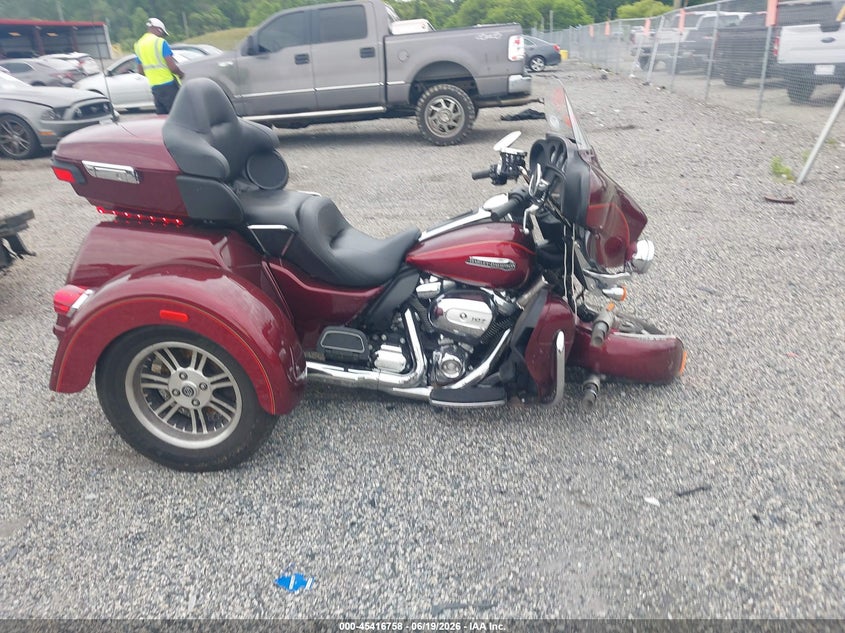 2017 Harley-davidson Tri glide ultra VIN 1HD1MAD11HB855306 IAAI salvage auction — FRONT END, Salvage (Pennsylvania), sold $7,350 on 2026-07-15 (photo 8)