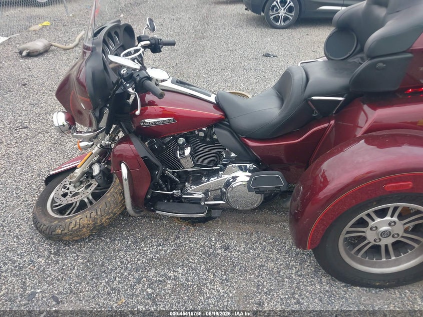 2017 Harley-davidson Tri glide ultra VIN 1HD1MAD11HB855306 IAAI salvage auction — FRONT END, Salvage (Pennsylvania), sold $7,350 on 2026-07-15 (photo 9)