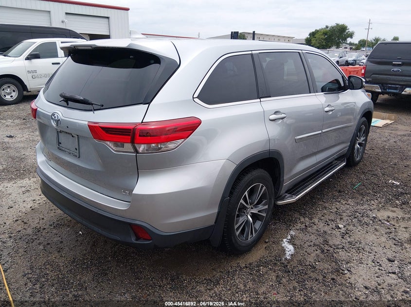 2017 Toyota Highlander VIN 5TDZZRFH7HS198860 IAAI salvage auction — HAIL, Clear (Oklahoma), sold $9,500 on 2026-07-28 (photo 4)