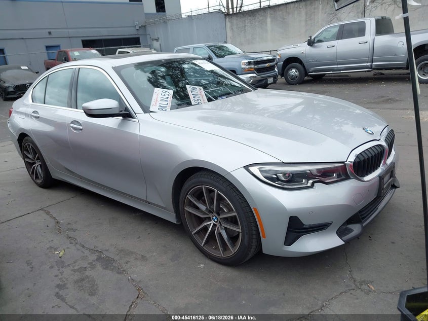 2019 BMW 3er VIN WBA5R1C59KAK09790 IAAI salvage auction — REAR END, Salvage Title, sold $9,400 on 2026-07-29 (photo 1)