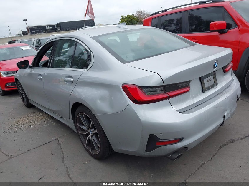 2019 BMW 3er VIN WBA5R1C59KAK09790 IAAI salvage auction — REAR END, Salvage Title, sold $8,600 on 2026-07-26 (photo 3)