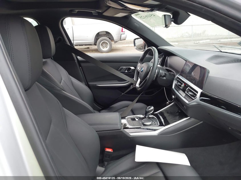 2019 BMW 3er VIN WBA5R1C59KAK09790 IAAI salvage auction — REAR END, Salvage Title, sold $9,400 on 2026-07-29 (photo 5)
