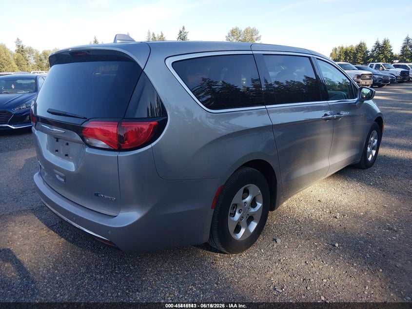 2018 Chrysler Pacifica VIN 2C4RC1H79JR311665 IAAI salvage auction — NORMAL WEAR, Sf97 (Washington), sold $325 on 2026-07-29 (photo 4)