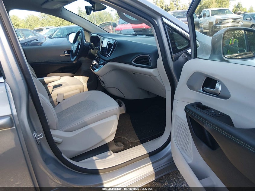 2018 Chrysler Pacifica VIN 2C4RC1H79JR311665 IAAI salvage auction — NORMAL WEAR, Sf97 (Washington), sold $325 on 2026-07-29 (photo 5)