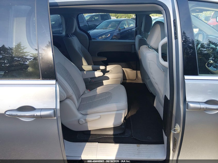 2018 Chrysler Pacifica VIN 2C4RC1H79JR311665 IAAI salvage auction — NORMAL WEAR, Sf97 (Washington), sold $325 on 2026-07-29 (photo 8)