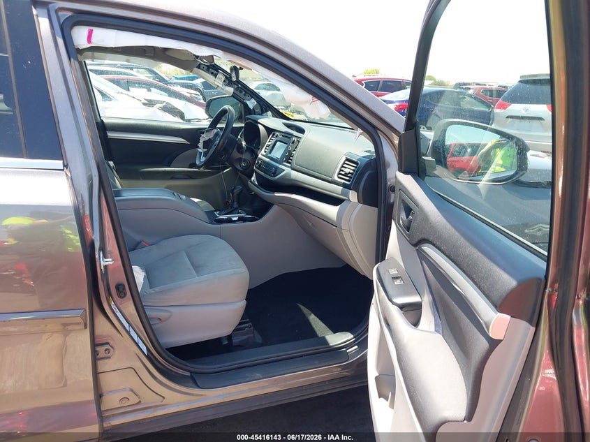 2017 Toyota Highlander VIN 5TDBZRFH2HS483757 IAAI salvage auction — LEFT FRONT, Salvage (Arizona), sold $4,075 on 2026-07-14 (photo 5)