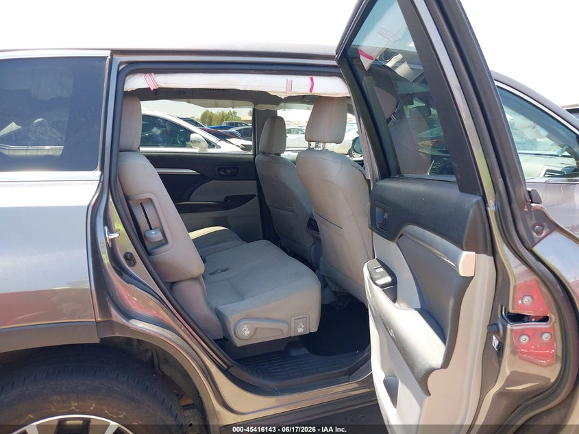 2017 Toyota Highlander VIN 5TDBZRFH2HS483757 IAAI salvage auction — LEFT FRONT, Salvage (Arizona), sold $4,075 on 2026-07-14 (photo 8)