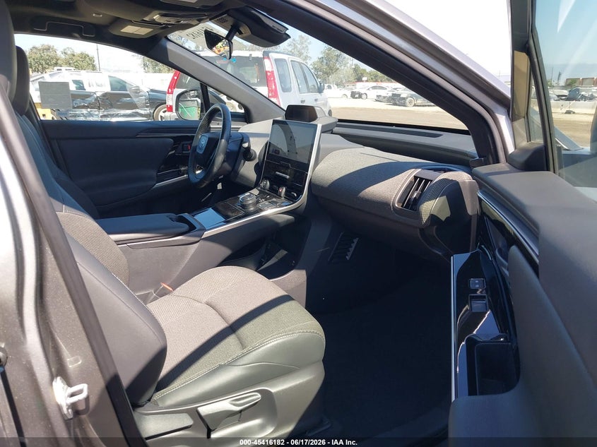 2024 Toyota Bz4x VIN JTMAAAAA7RA045524 IAAI salvage auction — RIGHT SIDE, Salvage Title, sold $12,600 on 2026-07-30 (photo 5)