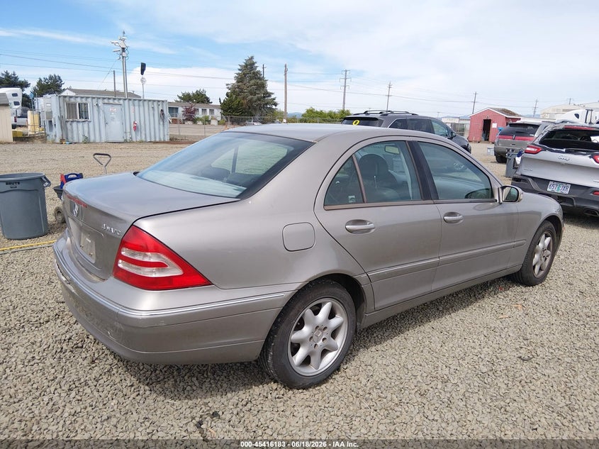 2003 Mercedes-benz C class VIN WDBRF81JX3F383232 IAAI salvage auction — SIDE, Salvage (Oregon), sold $450 on 2026-08-10 (photo 4)