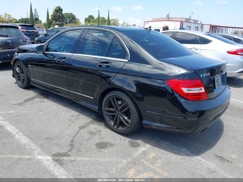 2012 Mercedes-benz C-klasse VIN WDDGF4HB3CF853428 IAAI salvage auction — NORMAL WEAR, Salvage (California), sold $500 on 2026-07-30 (photo 3)