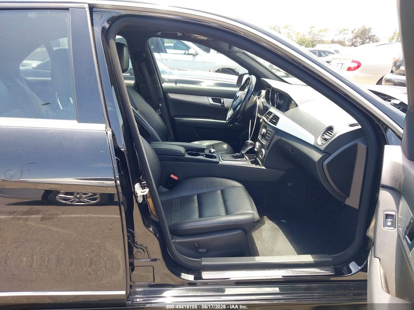 2012 Mercedes-benz C-klasse VIN WDDGF4HB3CF853428 IAAI salvage auction — NORMAL WEAR, Salvage (California), sold $500 on 2026-07-30 (photo 5)
