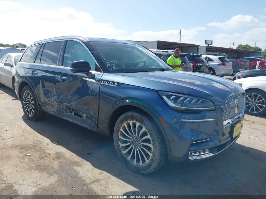2020 Lincoln Aviator VIN 5LM5J7XC4LGL23516 — IAAI salvage auction photo