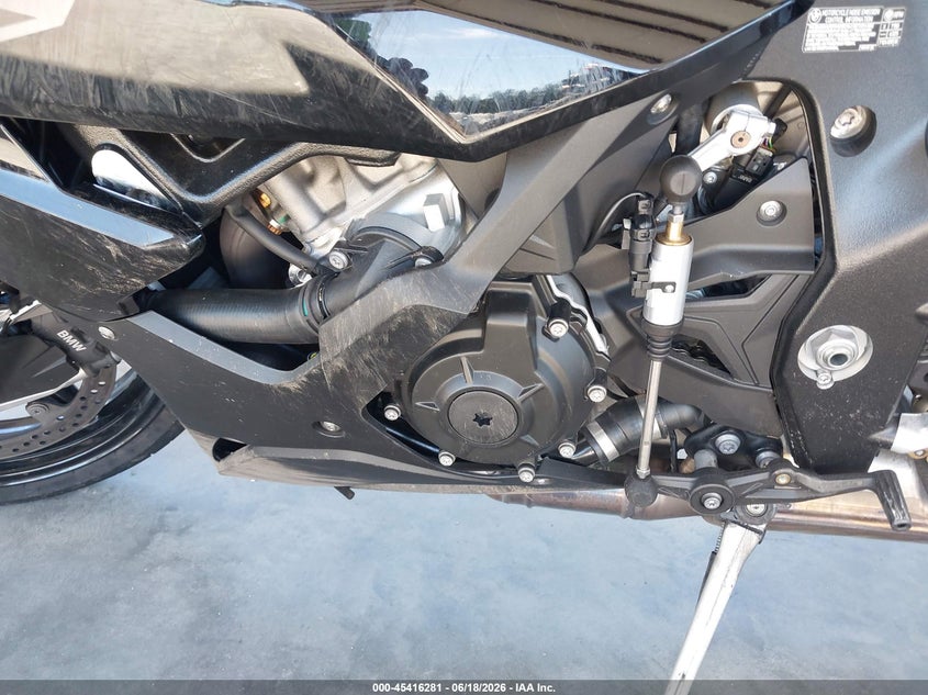 2026 BMW S 1000 VIN WB10P2302T6M21090 IAAI salvage auction — SIDE, Salvage Title, sold $16,000 on 2026-08-11 (photo 9)