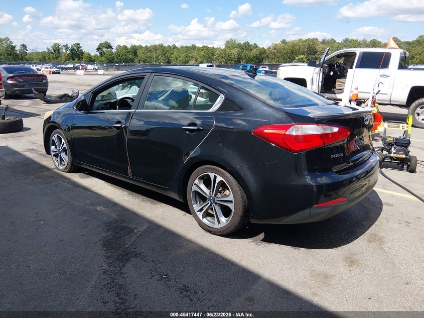 2015 Kia Forte VIN KNAFX4A82F5283625 IAAI salvage auction — SIDE, Salvage (South Carolina), sold $450 on 2026-07-26 (photo 3)