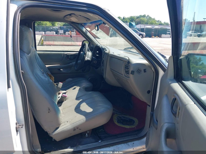 2002 Chevrolet S-10 VIN 1GCCS145228174319 IAAI salvage auction — NORMAL WEAR, Clear (Maryland), sold $300 on 2026-07-09 (photo 5)