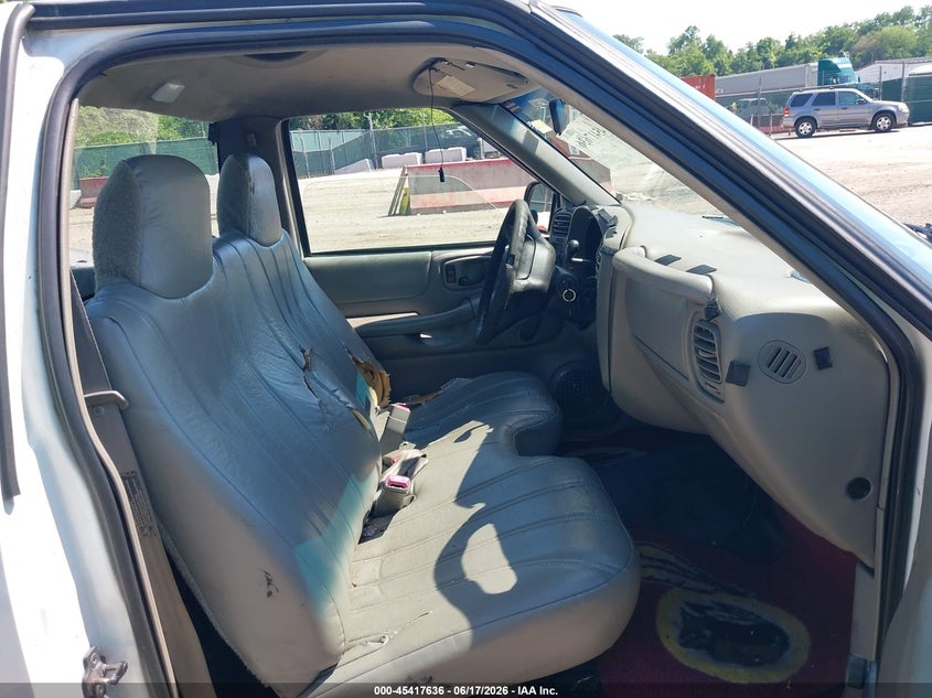 2002 Chevrolet S-10 VIN 1GCCS145228174319 IAAI salvage auction — NORMAL WEAR, Clear (Maryland), sold $300 on 2026-07-09 (photo 8)