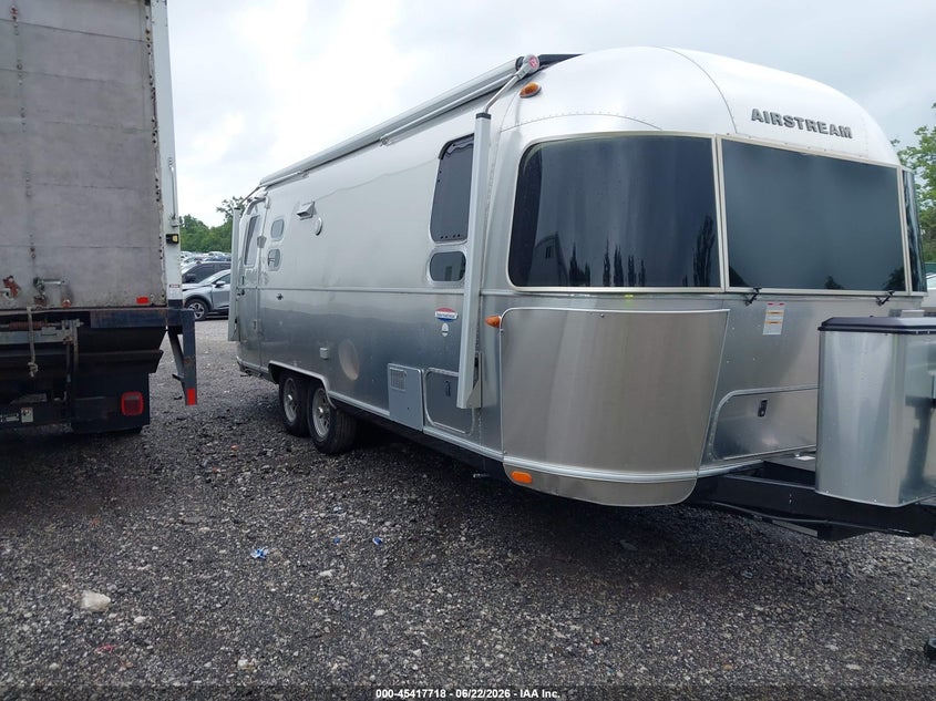2019 Airstream International VIN 1STJFYJ24KJ547384 — IAAI salvage auction photo