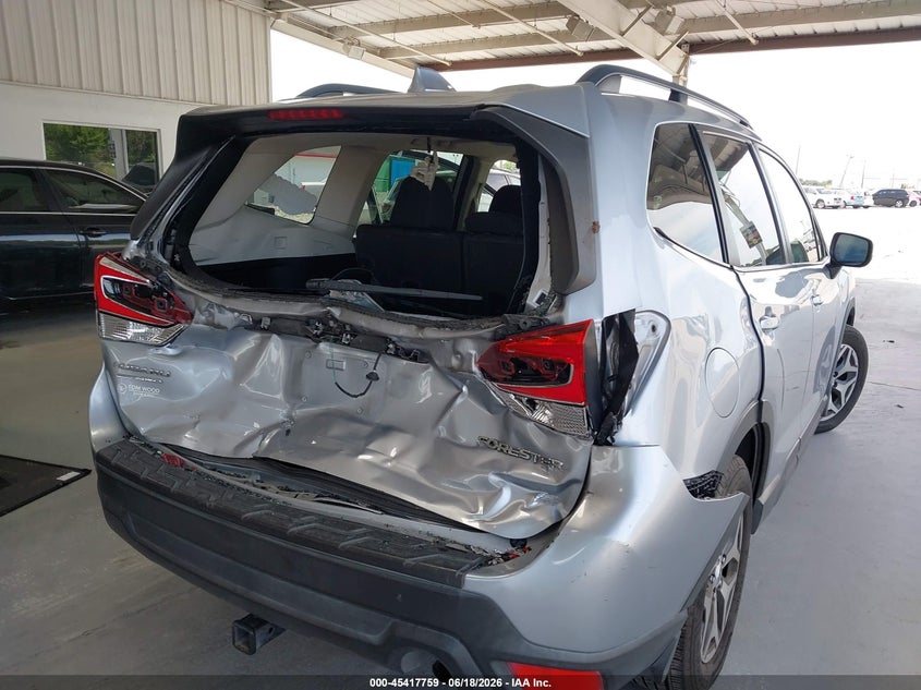 2019 Subaru Forester VIN JF2SKAEC4KH545457 IAAI salvage auction — REAR END, Rebuildable (Florida), sold $2,900 on 2026-07-15 (photo 6)